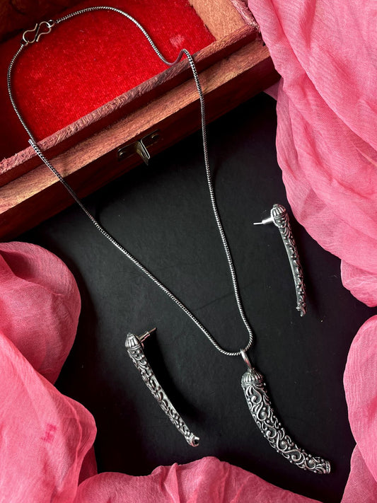 Oxidized Black Polish Pendant Chain Necklace with Earring set