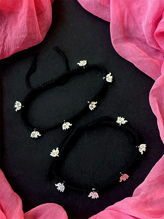 Tread with Motif Anklets