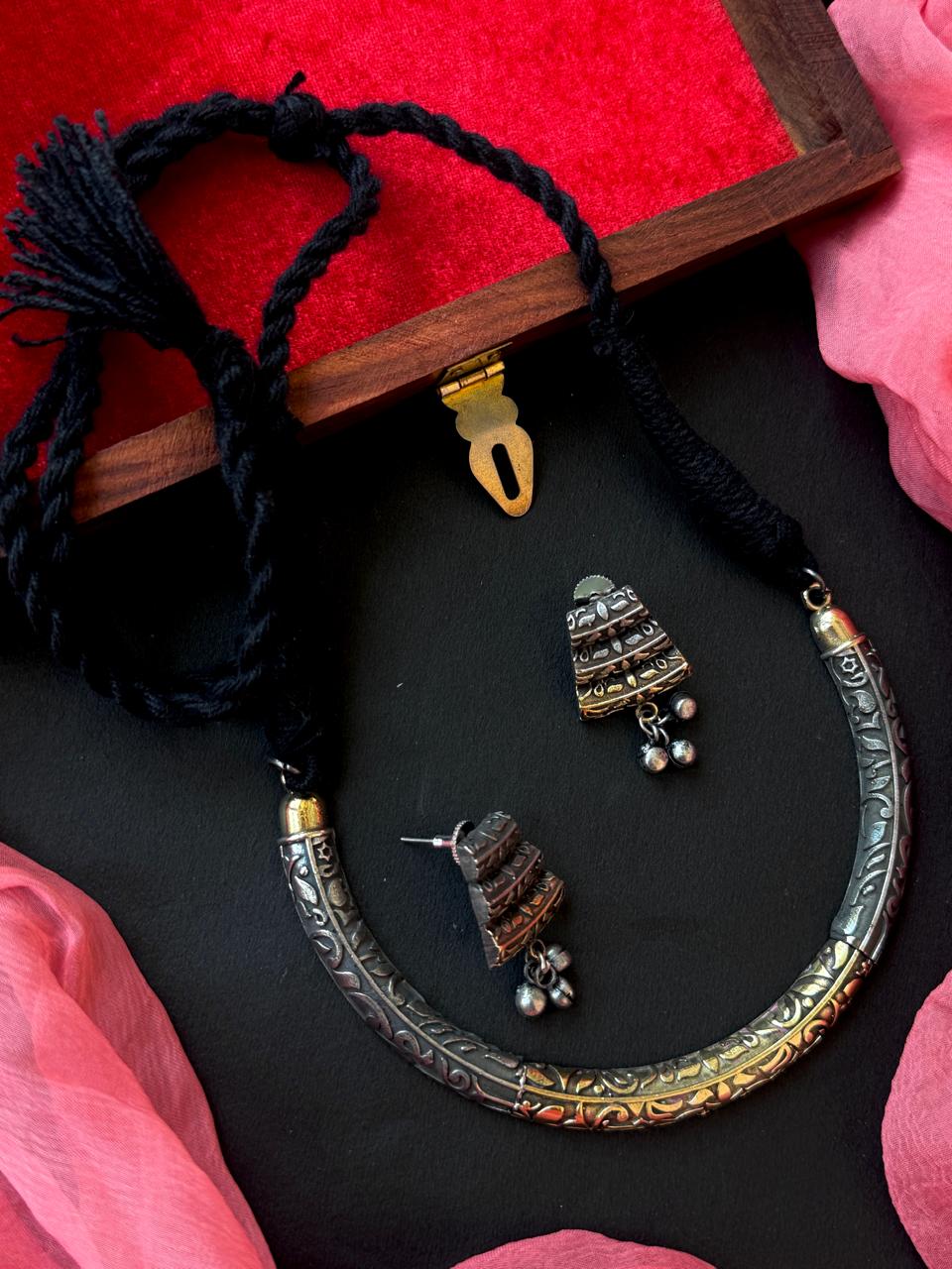 Dual Tone Hasli Choker with Earring set