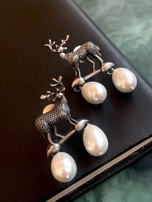Deer Oxidized Pearl Earring