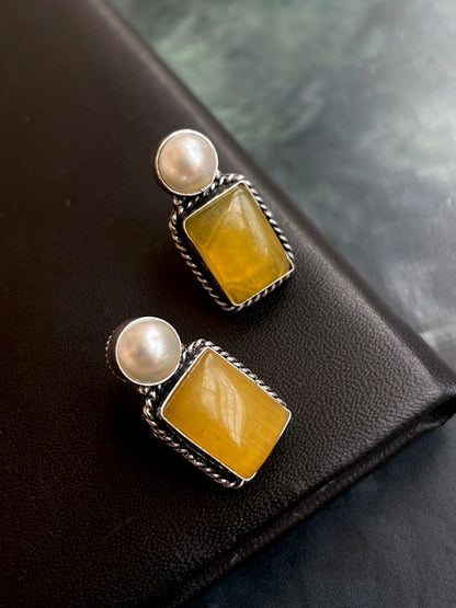 Monalisa Stone with White Pearl Stud Earring