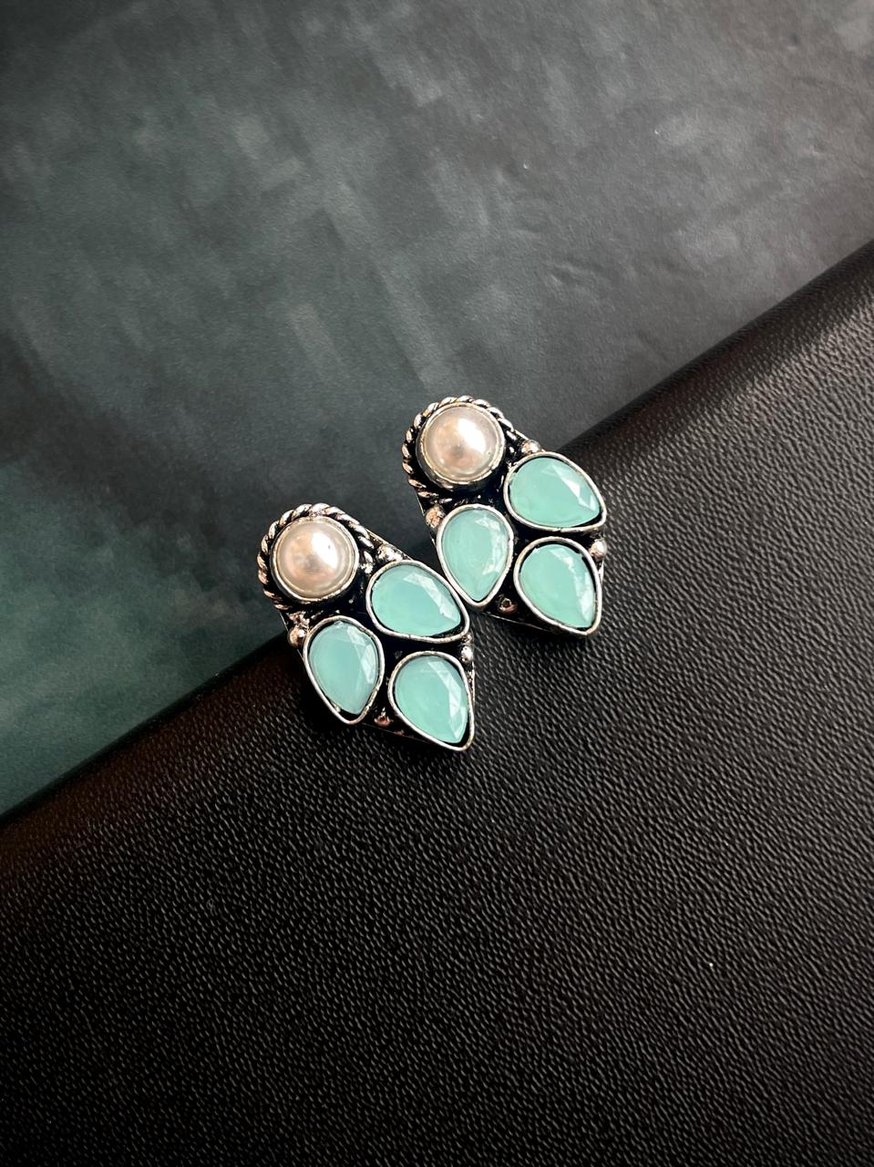 Three Monalisa Stone with White Pearl Stud Earring