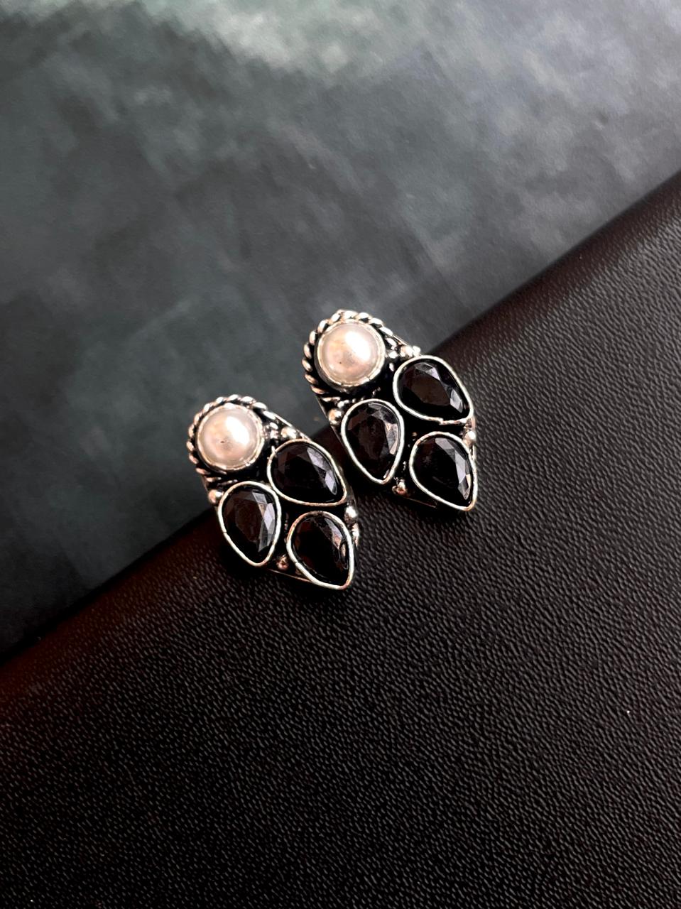 Three Monalisa Stone with White Pearl Stud Earring