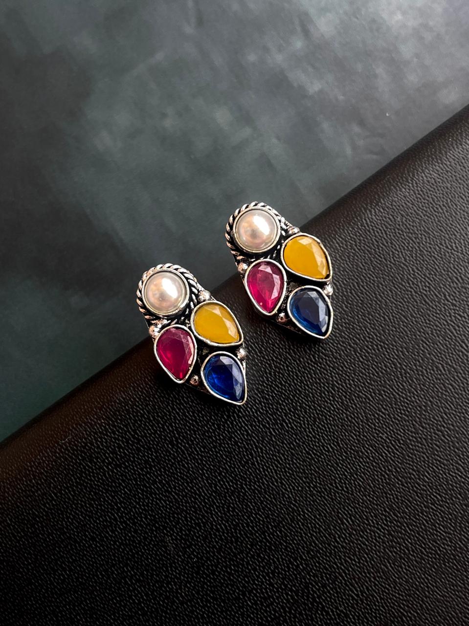 Three Monalisa Stone with White Pearl Stud Earring