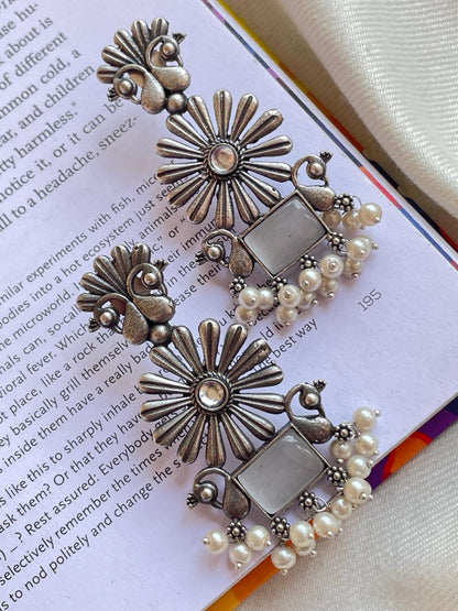 Monalisa Stone Floral Oxidized Earring