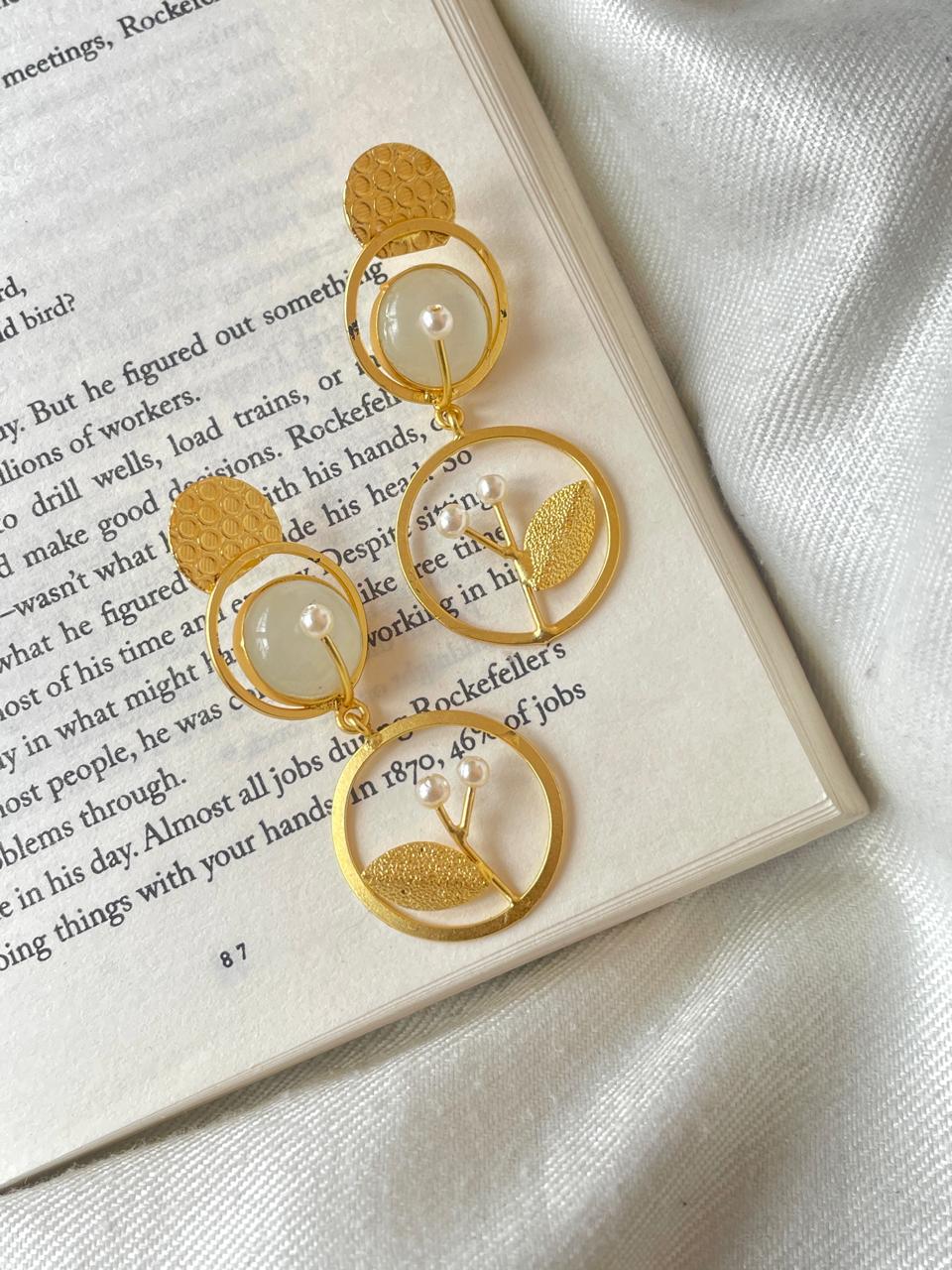 Monalisa Stone Golden Leaf Pearl Earring