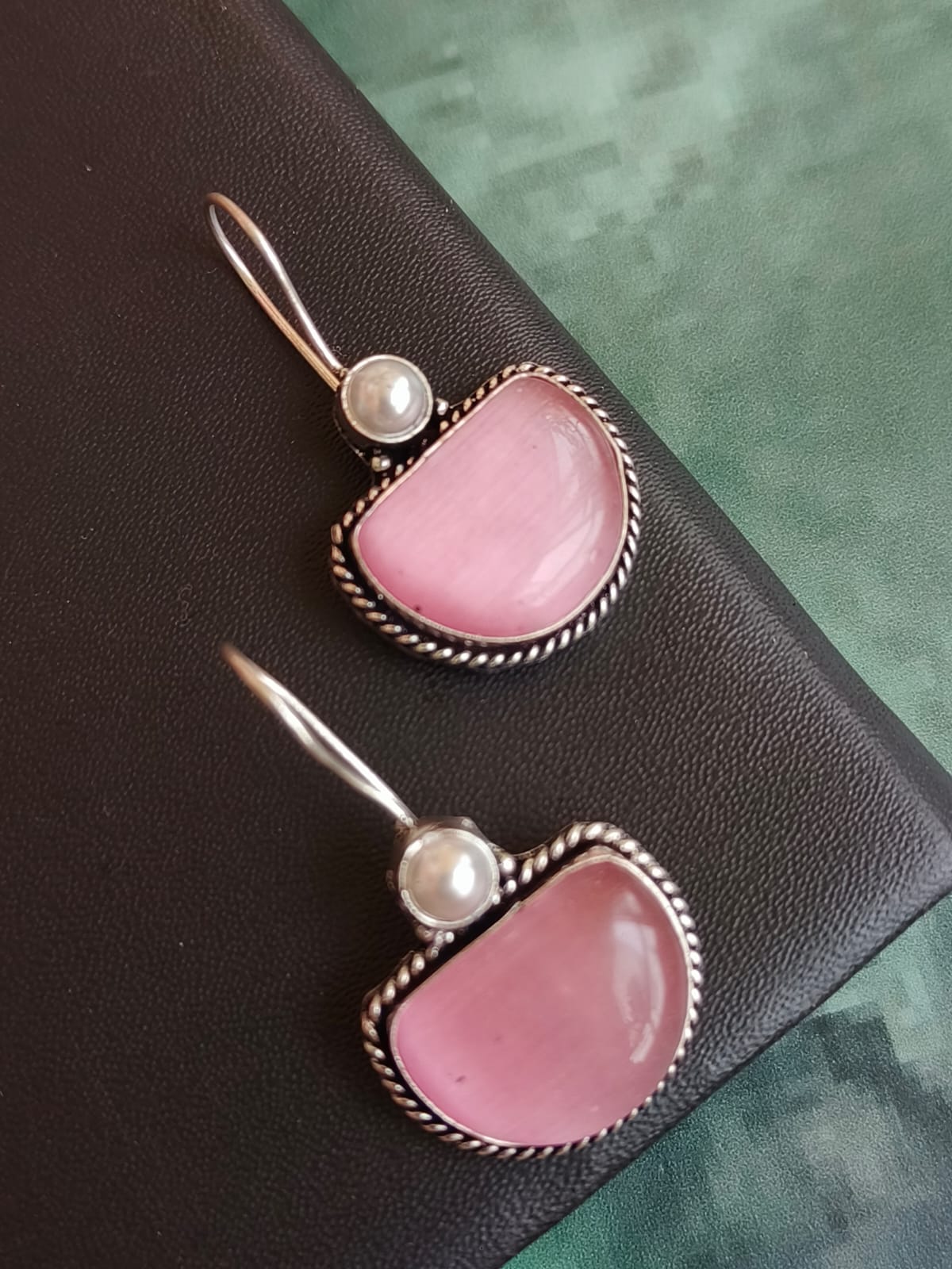 Monalisa Stone with Pearl Oxidized Earring