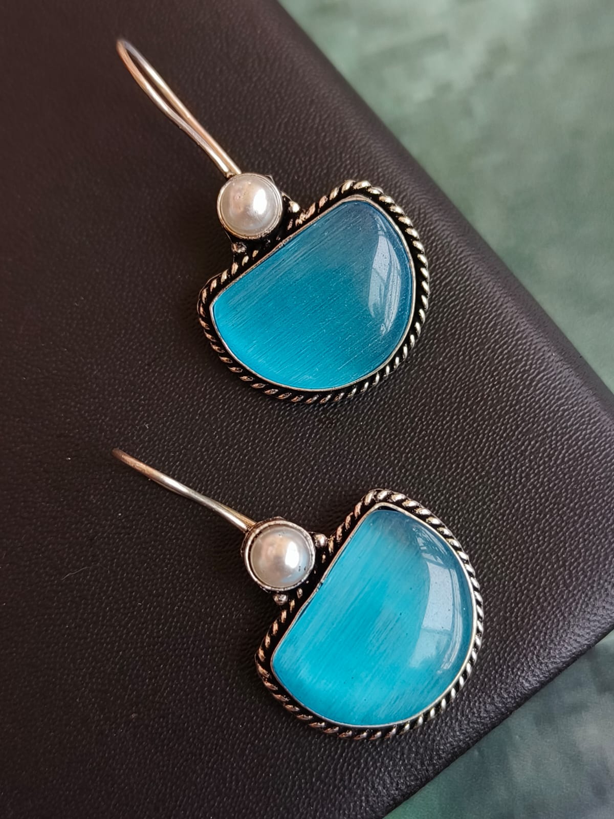 Monalisa Stone with Pearl Oxidized Earring