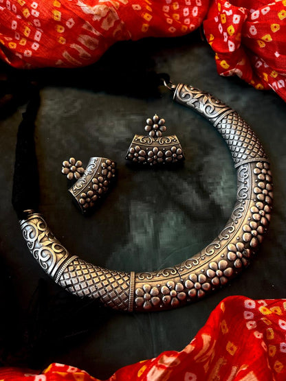 Oxidized_Ethnic_Choker_with_Earring_Set