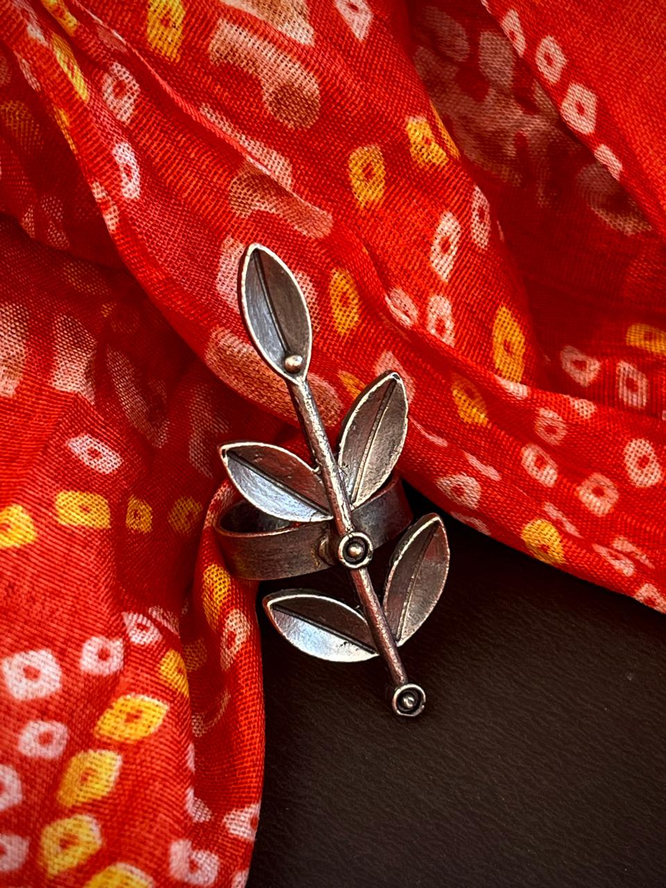 Oxidized Leaf Shape Ring