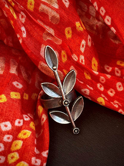 Oxidized Leaf Shape Ring