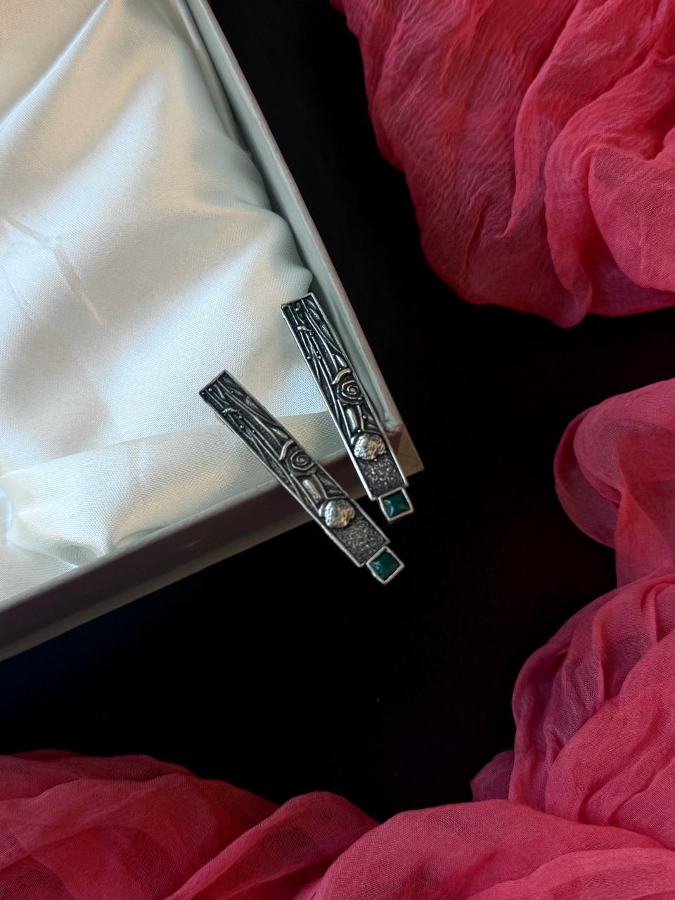 Oxidized Monalisa Stone Geometrical Earring