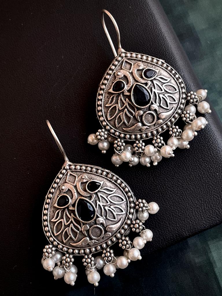 Oxidized Monalisa Stone Stud Earring