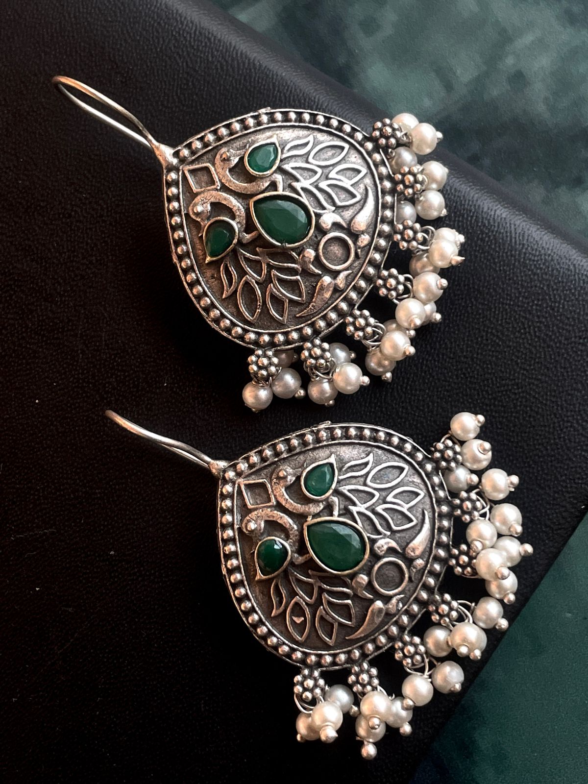 Oxidized Monalisa Stone Stud Earring