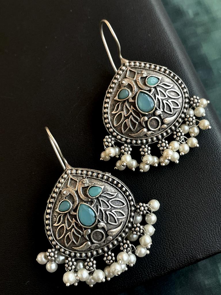 Oxidized Monalisa Stone Stud Earring