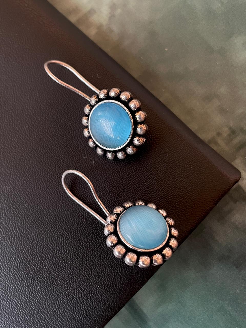 Round Monalisa Stone Stud Earring