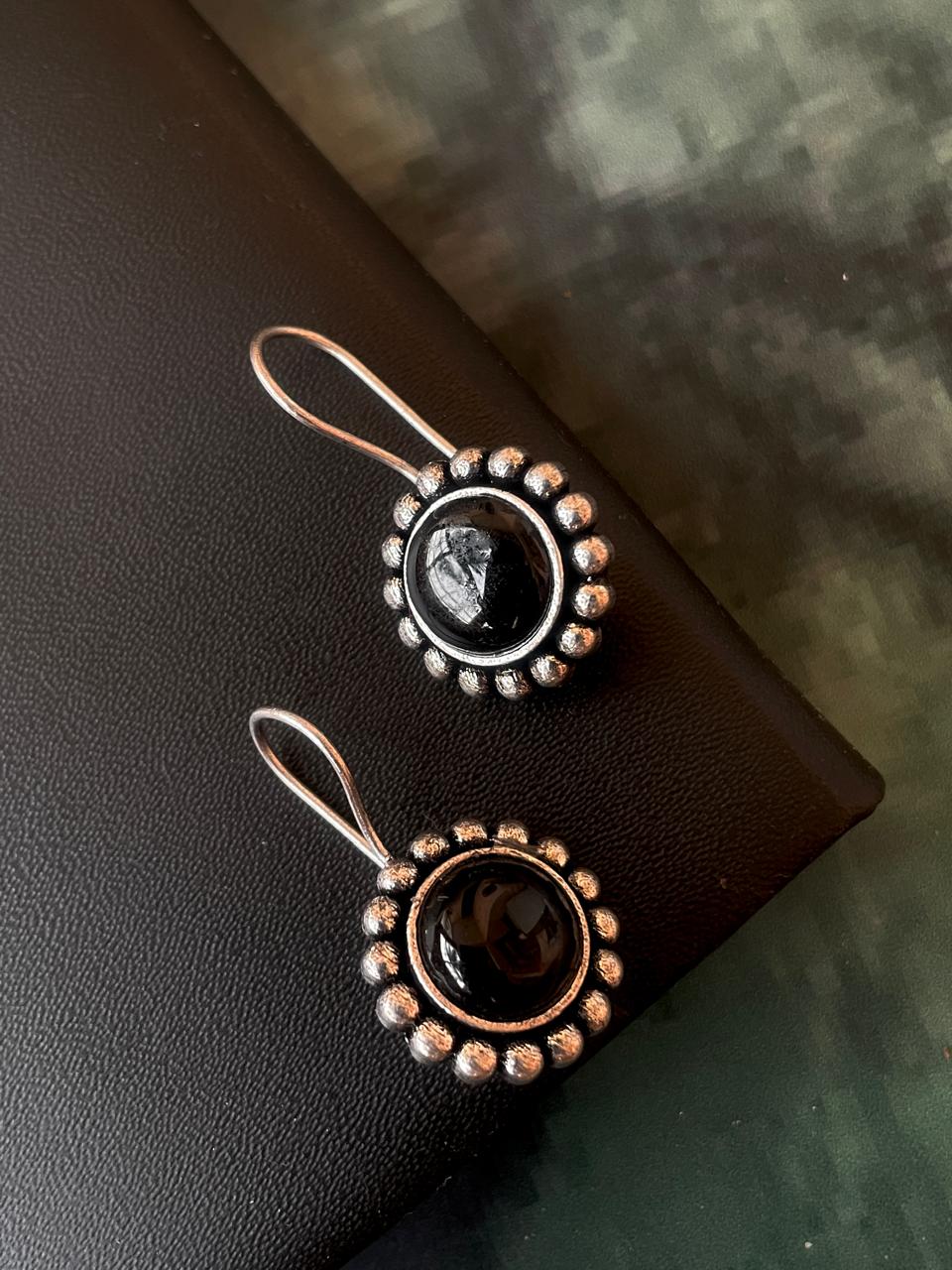 Round Monalisa Stone Stud Earring