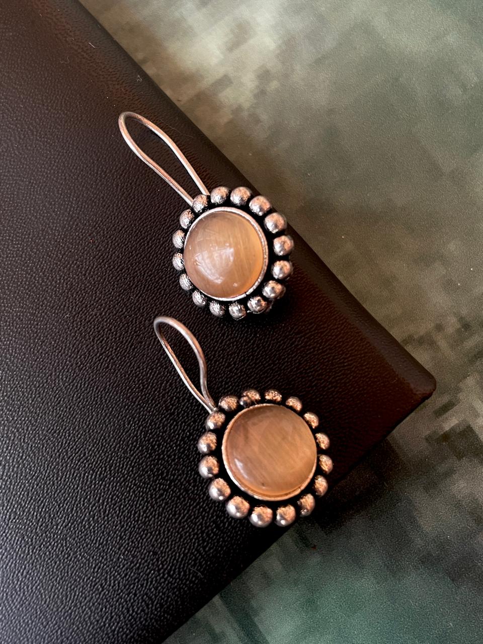 Round Monalisa Stone Stud Earring