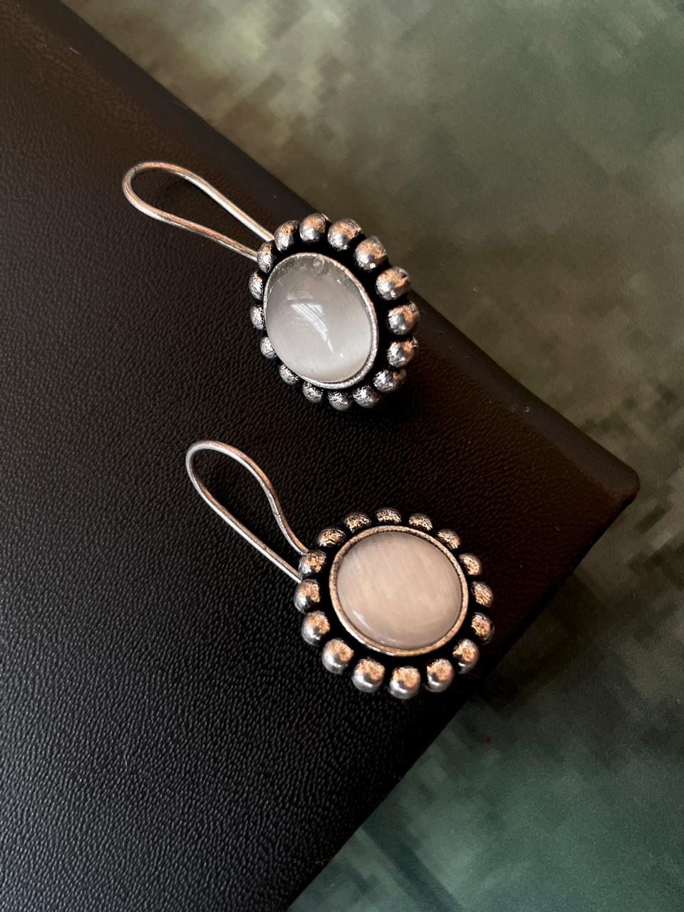 Round Monalisa Stone Stud Earring