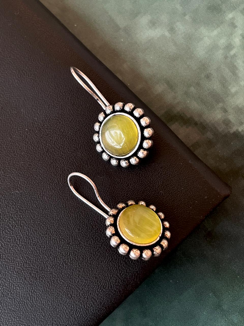 Round Monalisa Stone Stud Earring