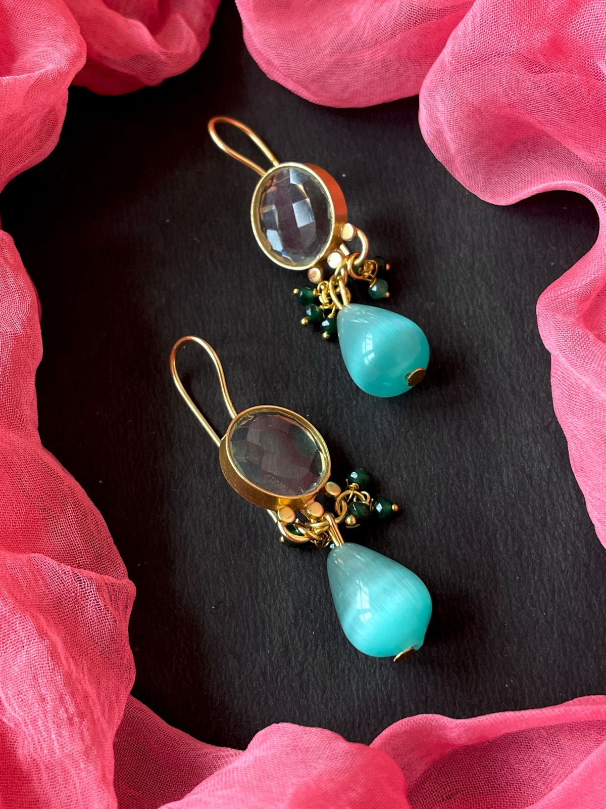 Transparent Monalisa Stone with Cheer and Pearl Earring