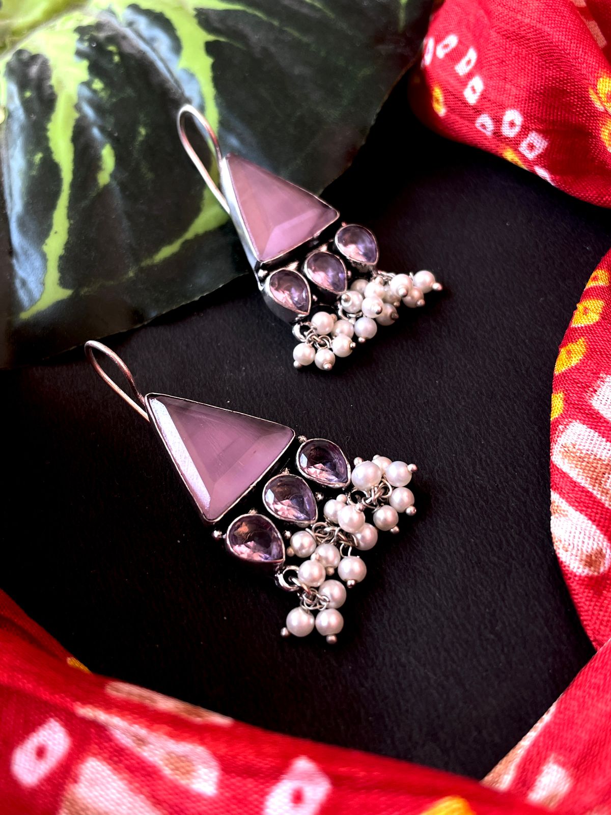Triangular earrings with pink and purple stones 