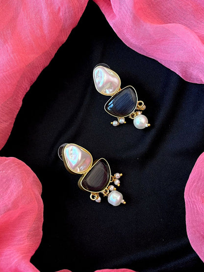 Monalisa Stone with Shell Pearl Pendant Necklace with Earring set