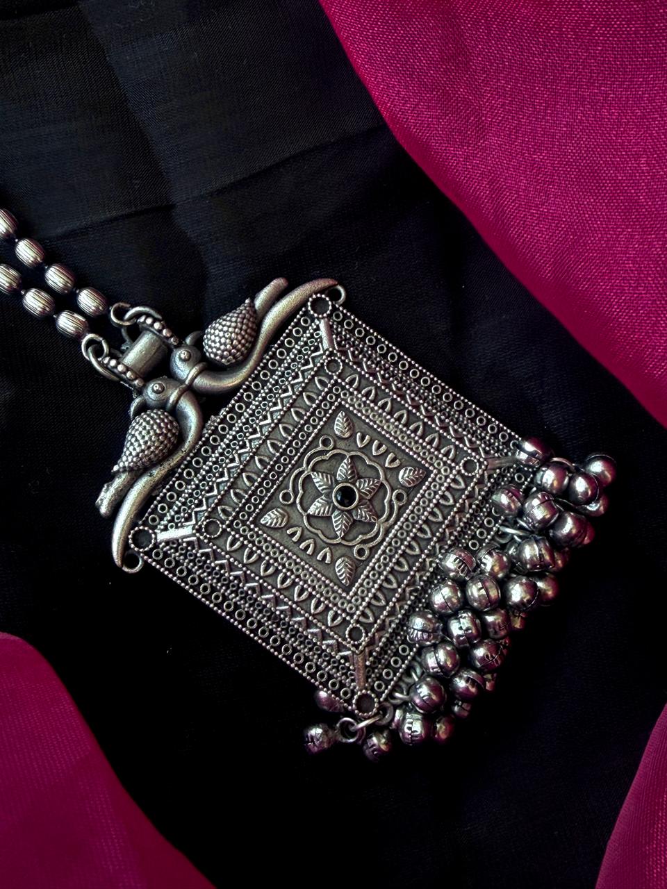 Oxidized Geometrical Etnic Pendant Chain Necklace