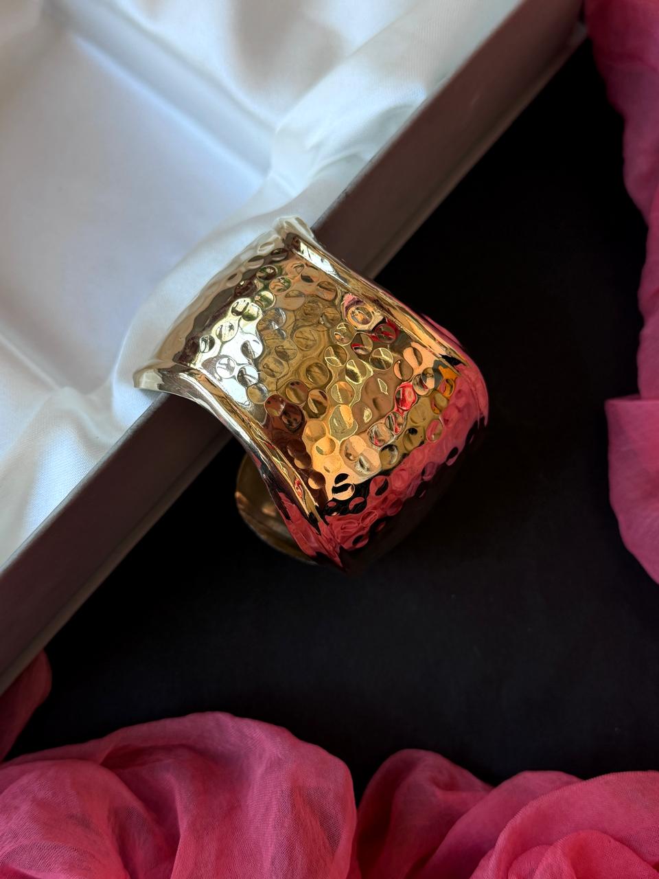 Golden Trendy Openable Kada (1pc)