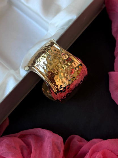 Golden Trendy Openable Kada (1pc)