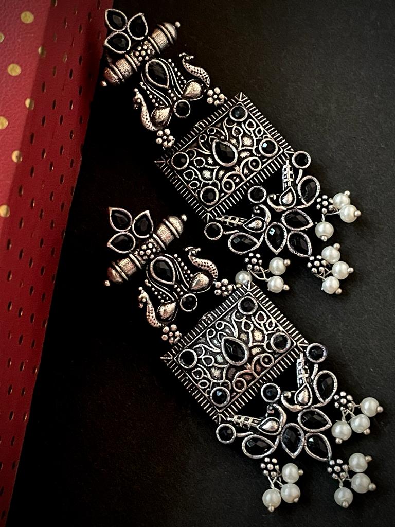 Black Polish Antique Look vertical Earring with stone work