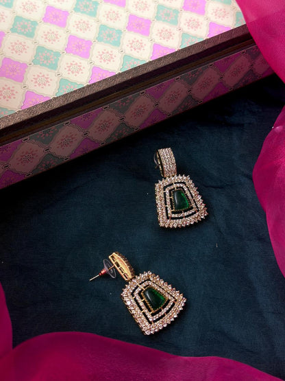 Monalisa Stone Pendant Pearl Mala Necklace with Earring set