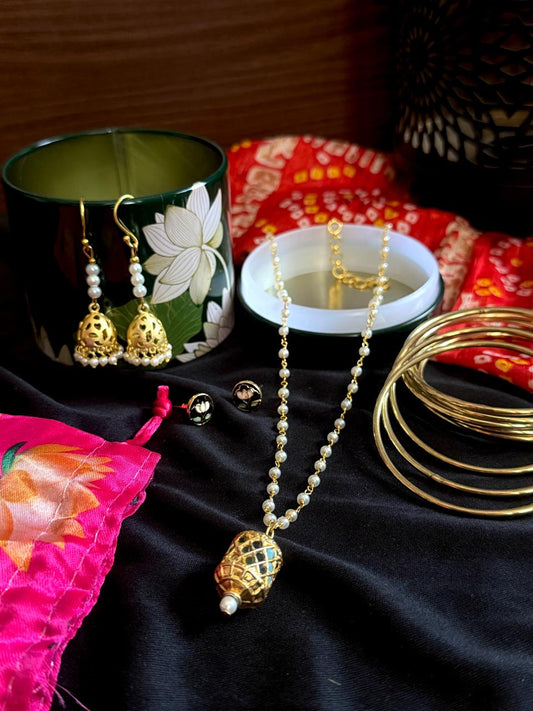 Gift Box (Necklace, 2 pairs of Earring and set of 10 bangles )