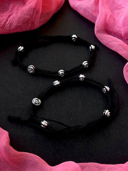 Tread with Motif Anklets