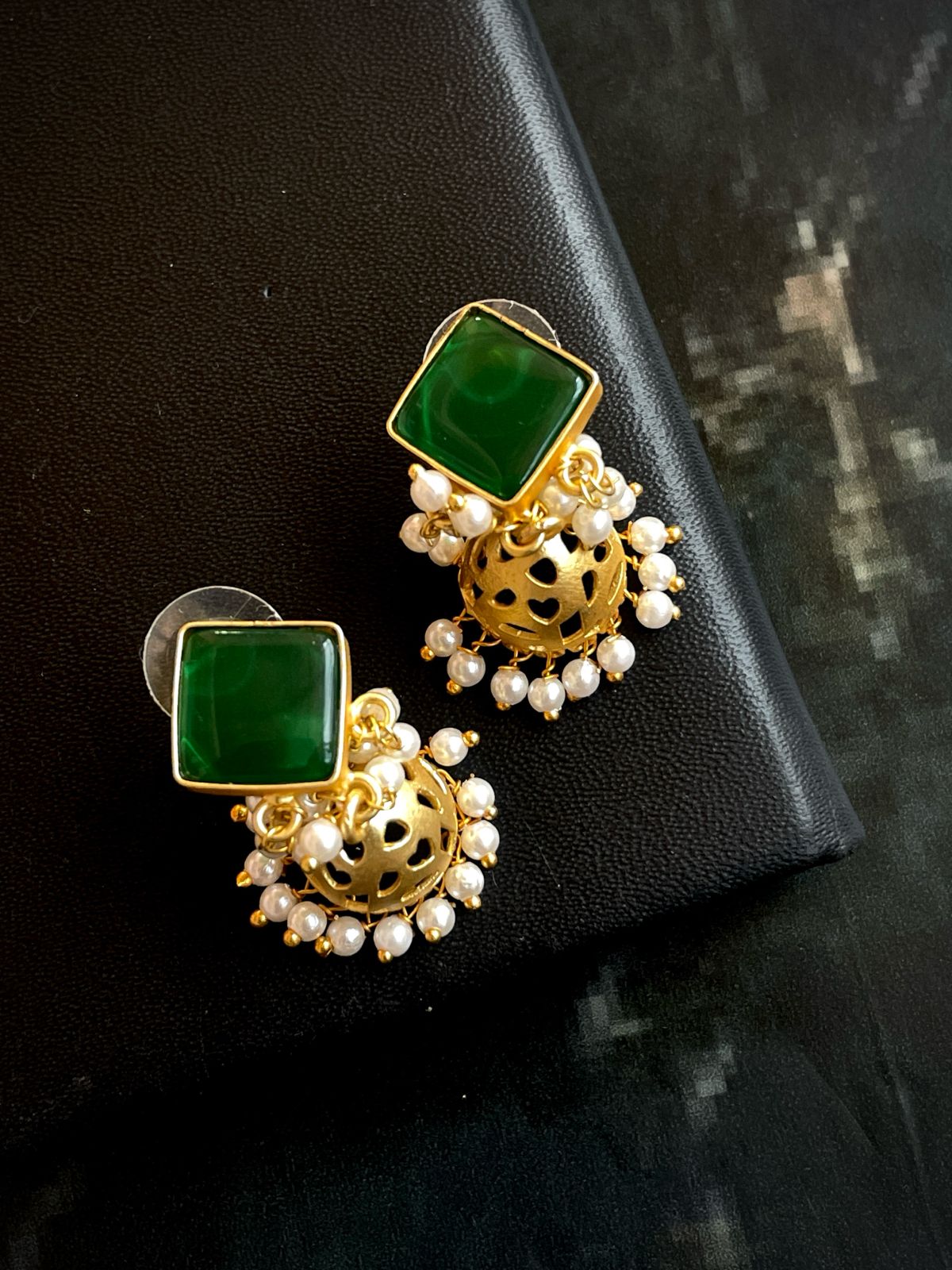 Monalisa Stone Top with Golden Jhumki Earring