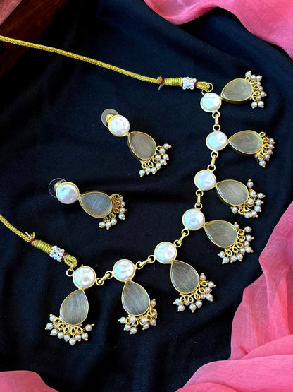 Monalisa Stone with Shell Pearl Choker and Earring set