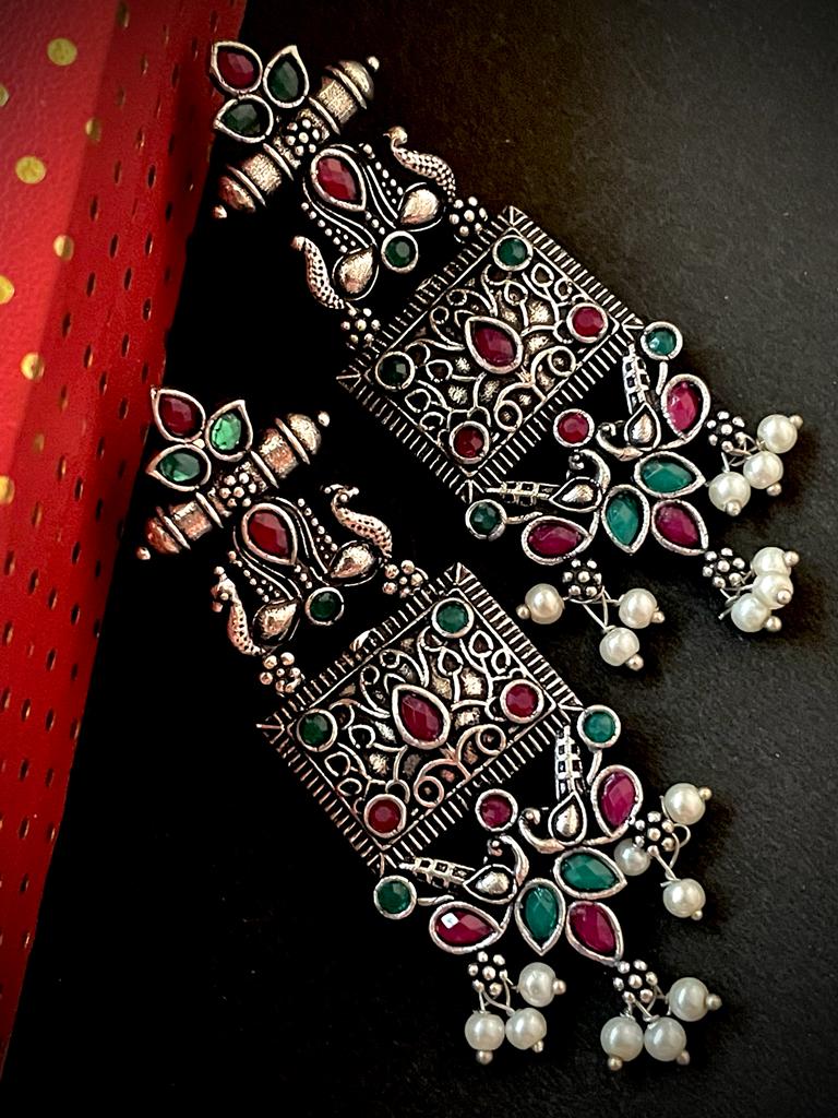 Black Polish Antique Look vertical Earring with stone work