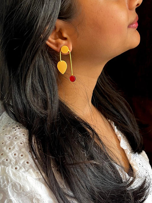 Monalisa Stone Golden Bent Leaf Earring