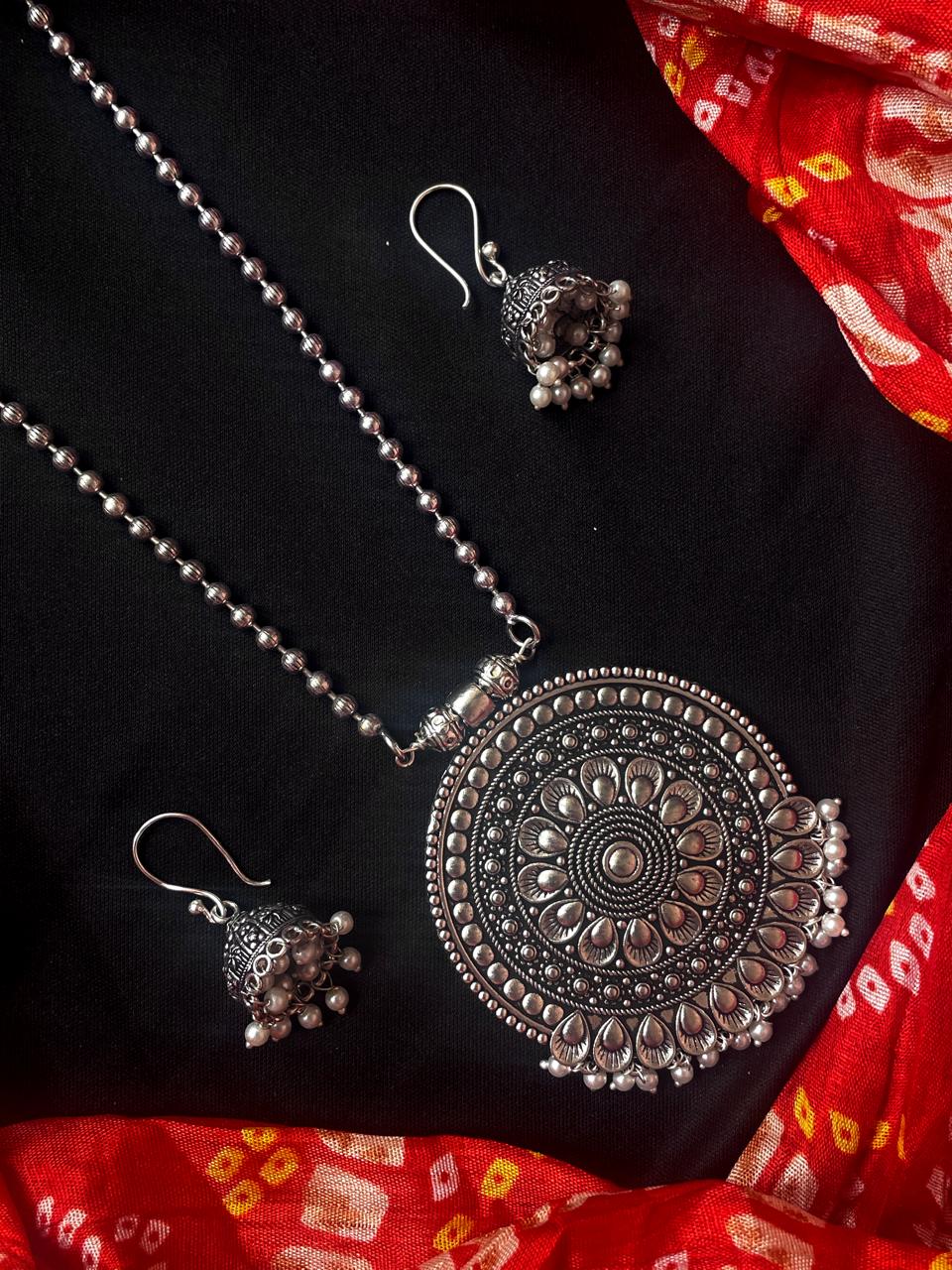 Oxidized Pendant Chain Necklace with Earring set