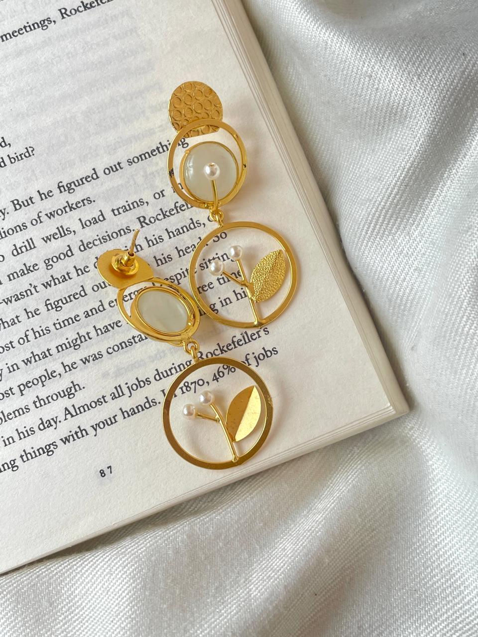 Monalisa Stone Golden Leaf Pearl Earring