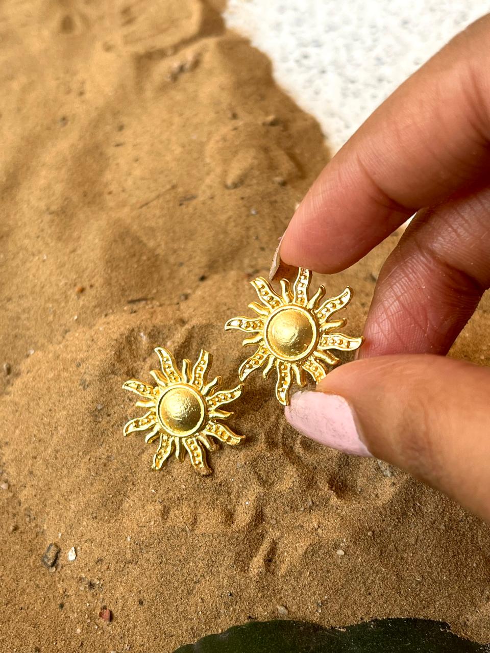 Rapunzel-Tangled Sun Gold Stud Earring