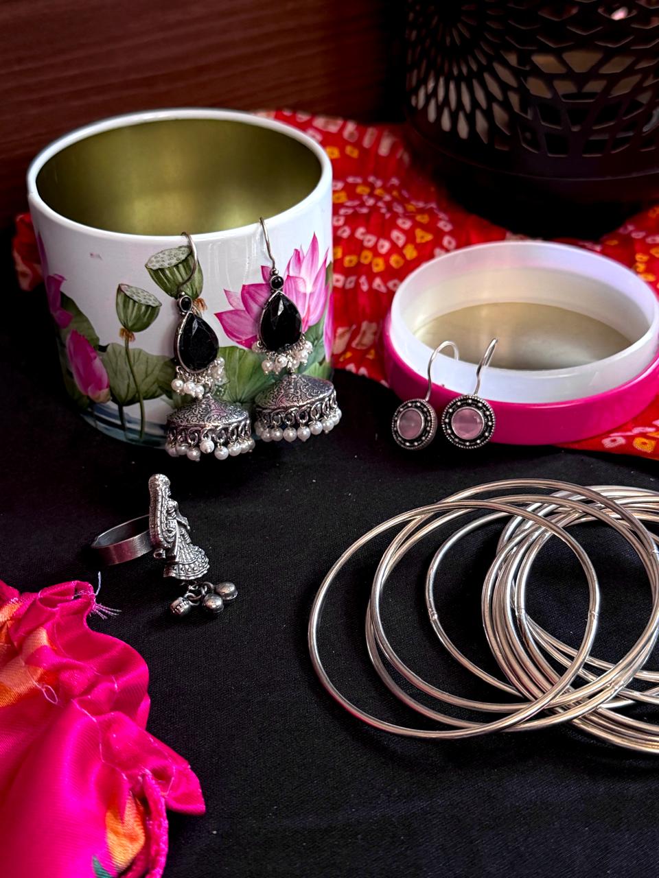 Gift Box (2 pairs Earring, 1 Ring and set of 10 bangles)