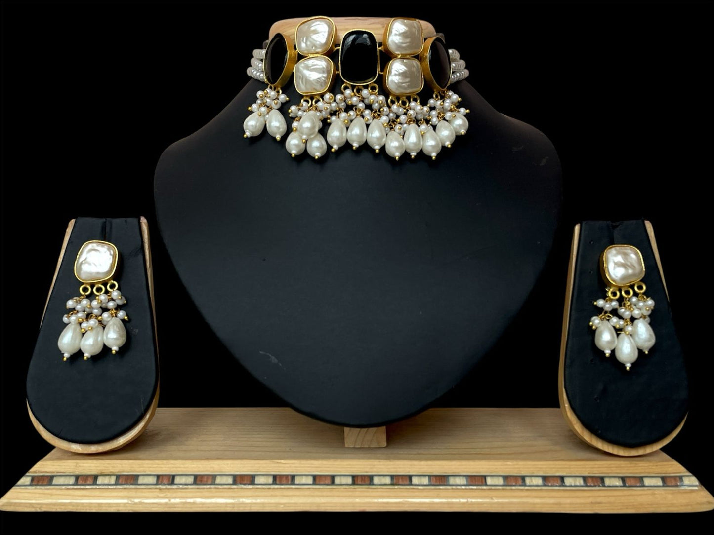 Sea Shell with Monalisa Stone Choker with Earring Set