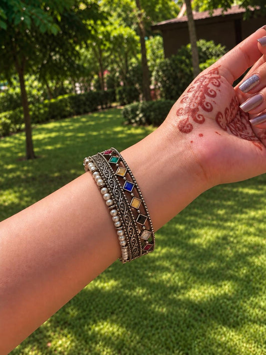 Monalisa Stone Beaded Oxidized Openable Kada