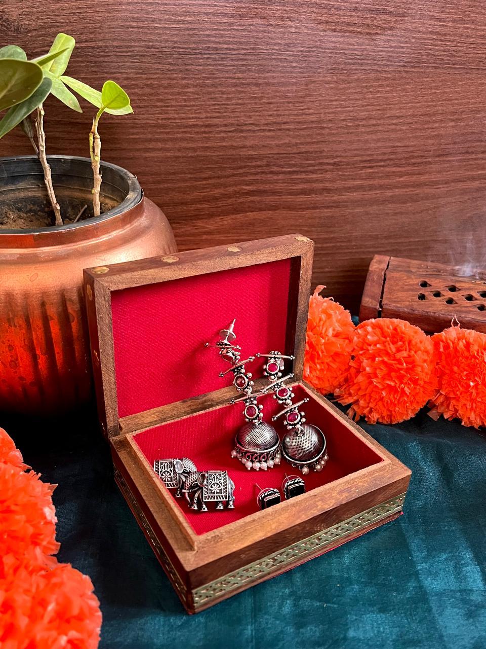 Gift Box of Three Pairs of Earrings – Prettiq