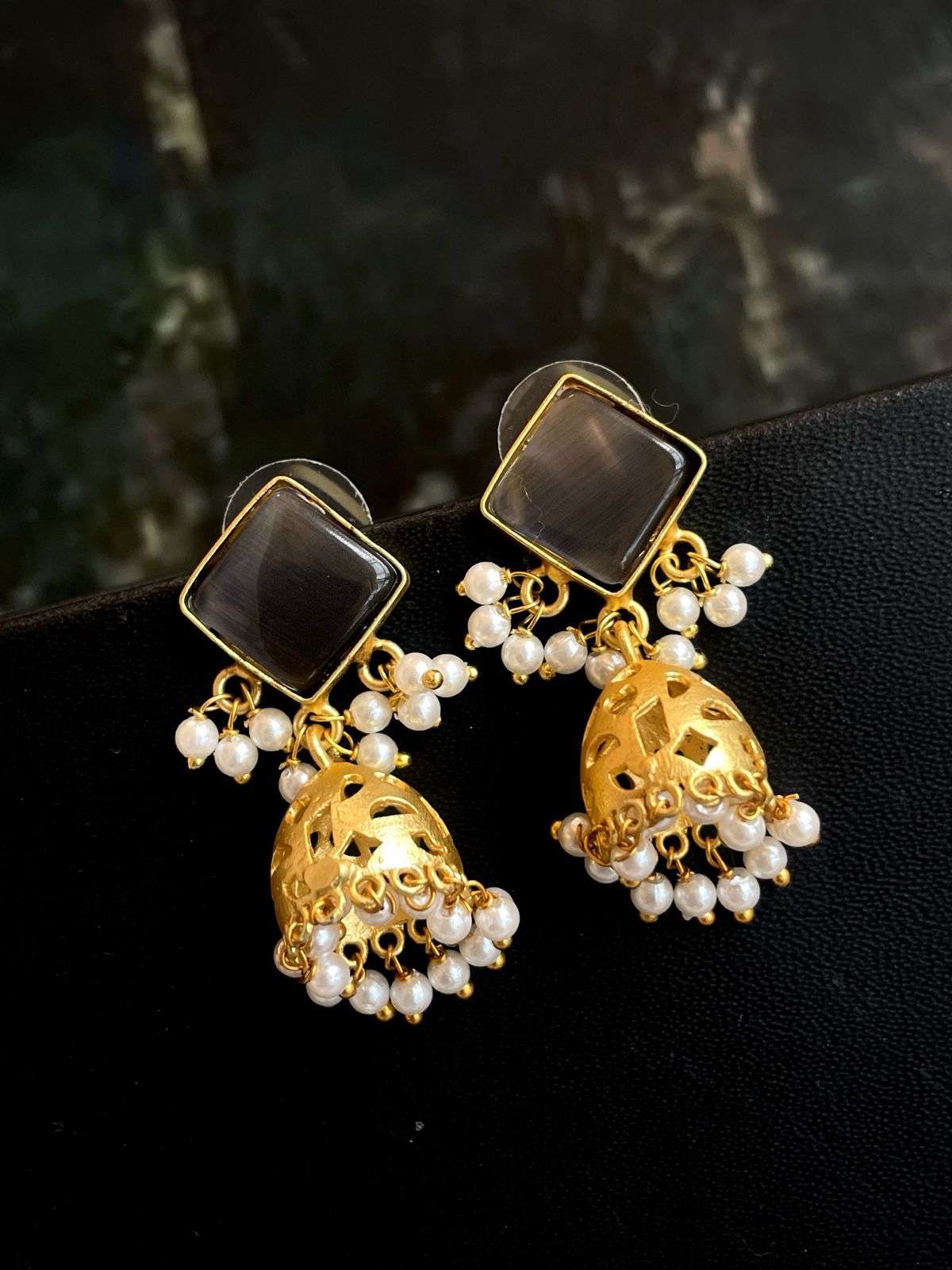 Monalisa Stone Top with Golden Jhumki Earring