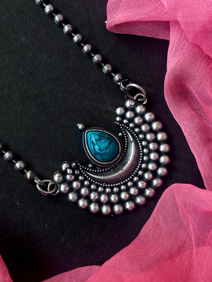 Monalisa Stone Moon shape Pendant Chain Necklace