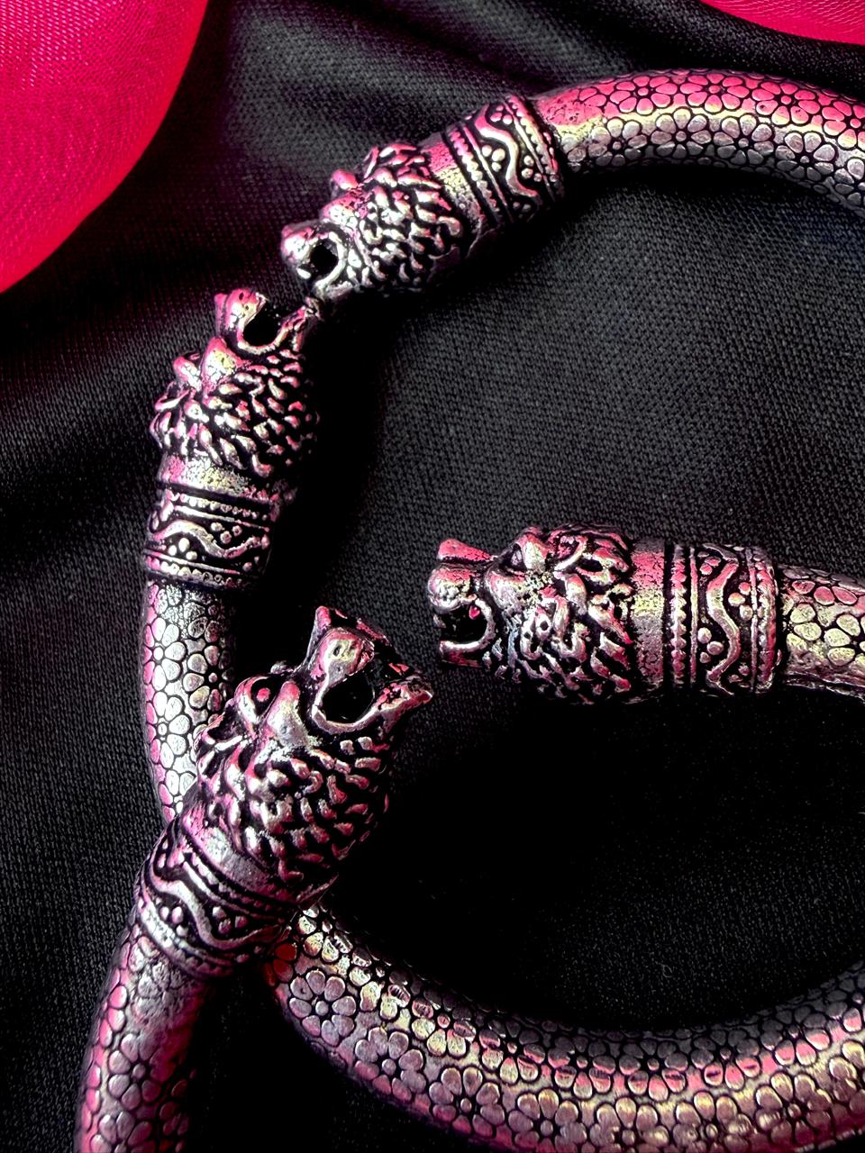 Oxidized Lion End Openable Kada set