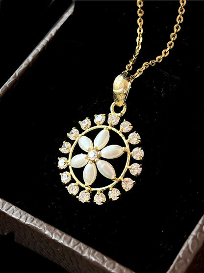 AD stone with Paerl Pendant and Earring set