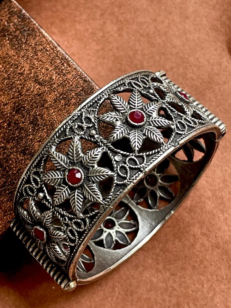 Oxidized Flower Motif Openable Kada